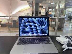 IMG_0928 MacBook Pro 2020 Core i7 16GB 512GB Ciclos bateria 52 Usado