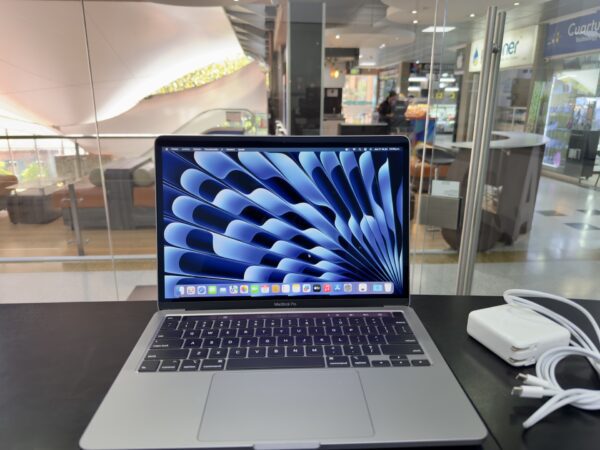 MacBook Pro 2020 Core i7 16GB 512GB Ciclos bateria 52 Usado